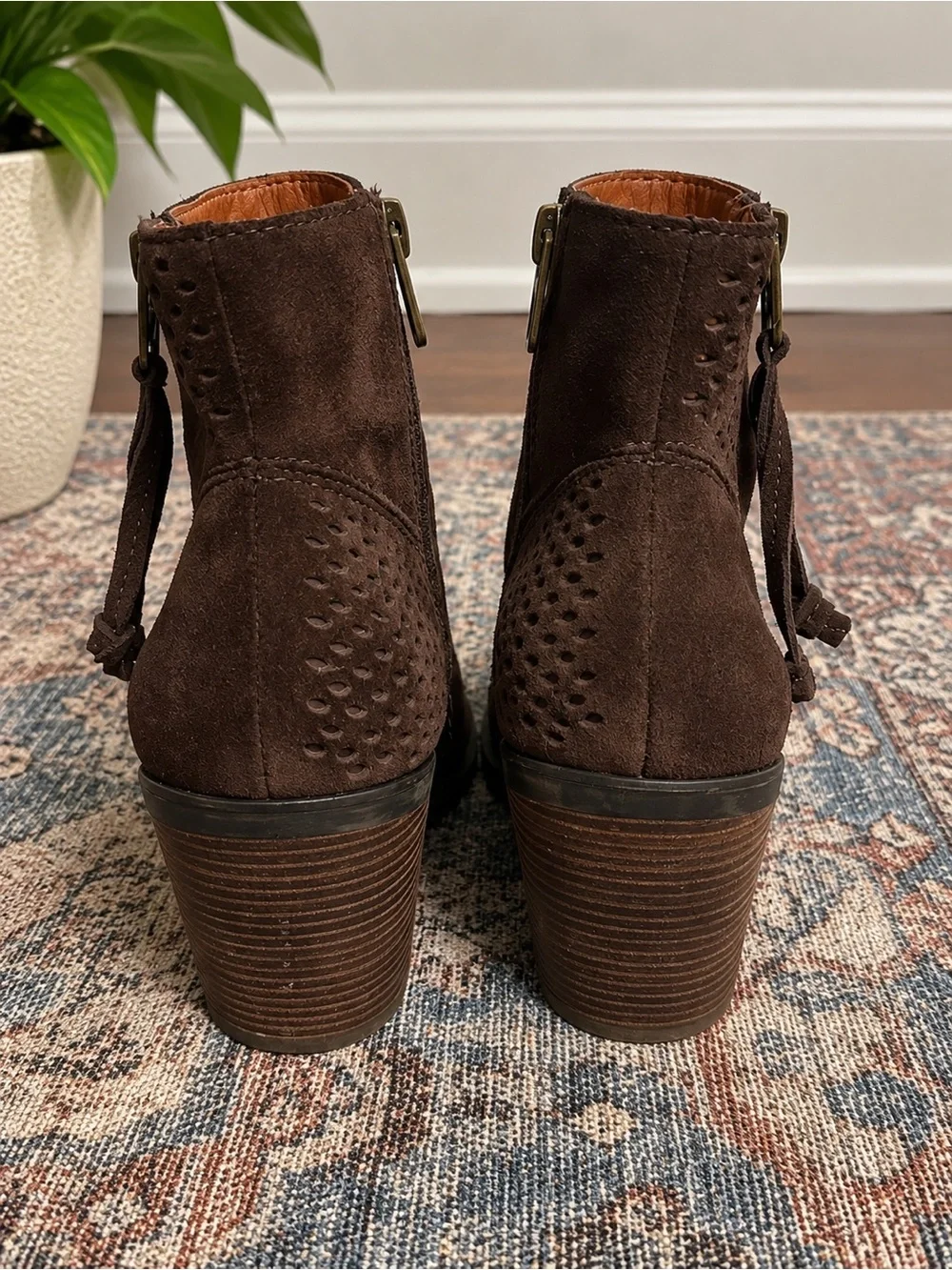 Lucky Brand Brown Leather Ankle Boots Perforated Block Heel Side Zip 8.5